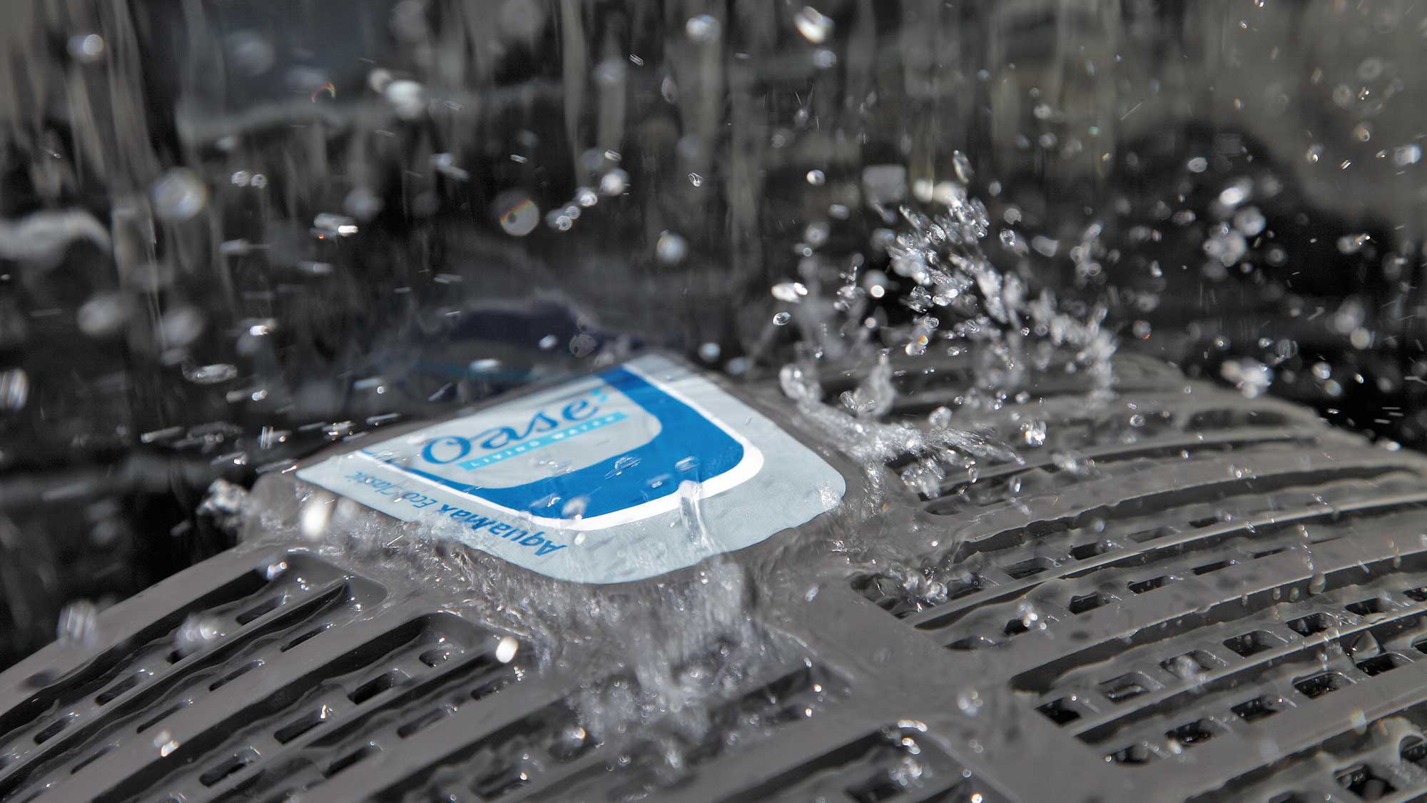 OASE104789-AquaMaxEcoClassic3500 The AquaMax Eco Classic range by Oase is extremely energy-efficient with low power consumption saving you electricity.