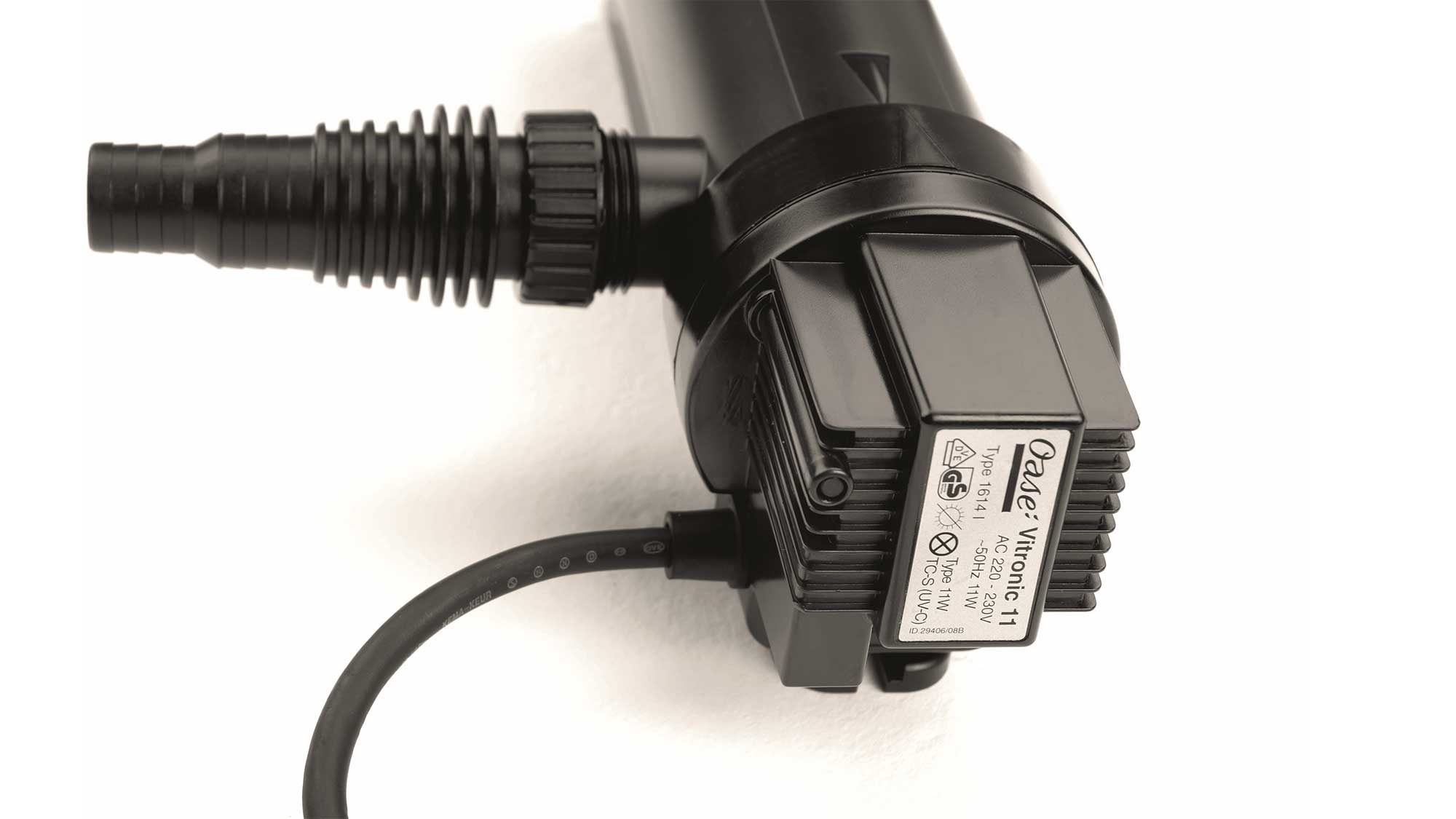 OASE106352-Vitronic11W The Oase Vitronic 11W UV ensures clear water in natural ponds to 10m³ and goldfish ponds up to 5m³ killing algae that causes green water.