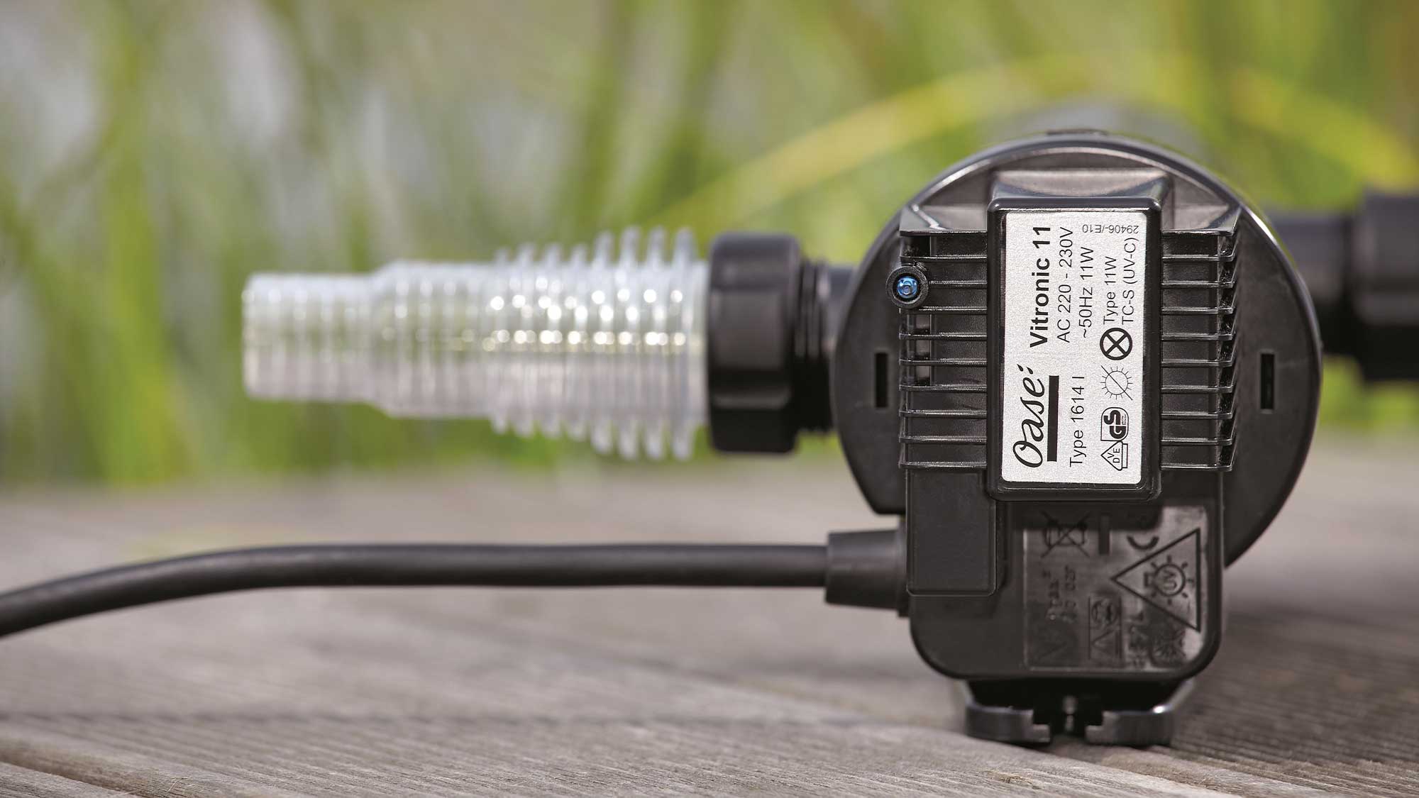 OASE106354-Vitronic11W The Oase Vitronic 11W UV ensures clear water in natural ponds to 10m³ and goldfish ponds up to 5m³ killing algae that causes green water.