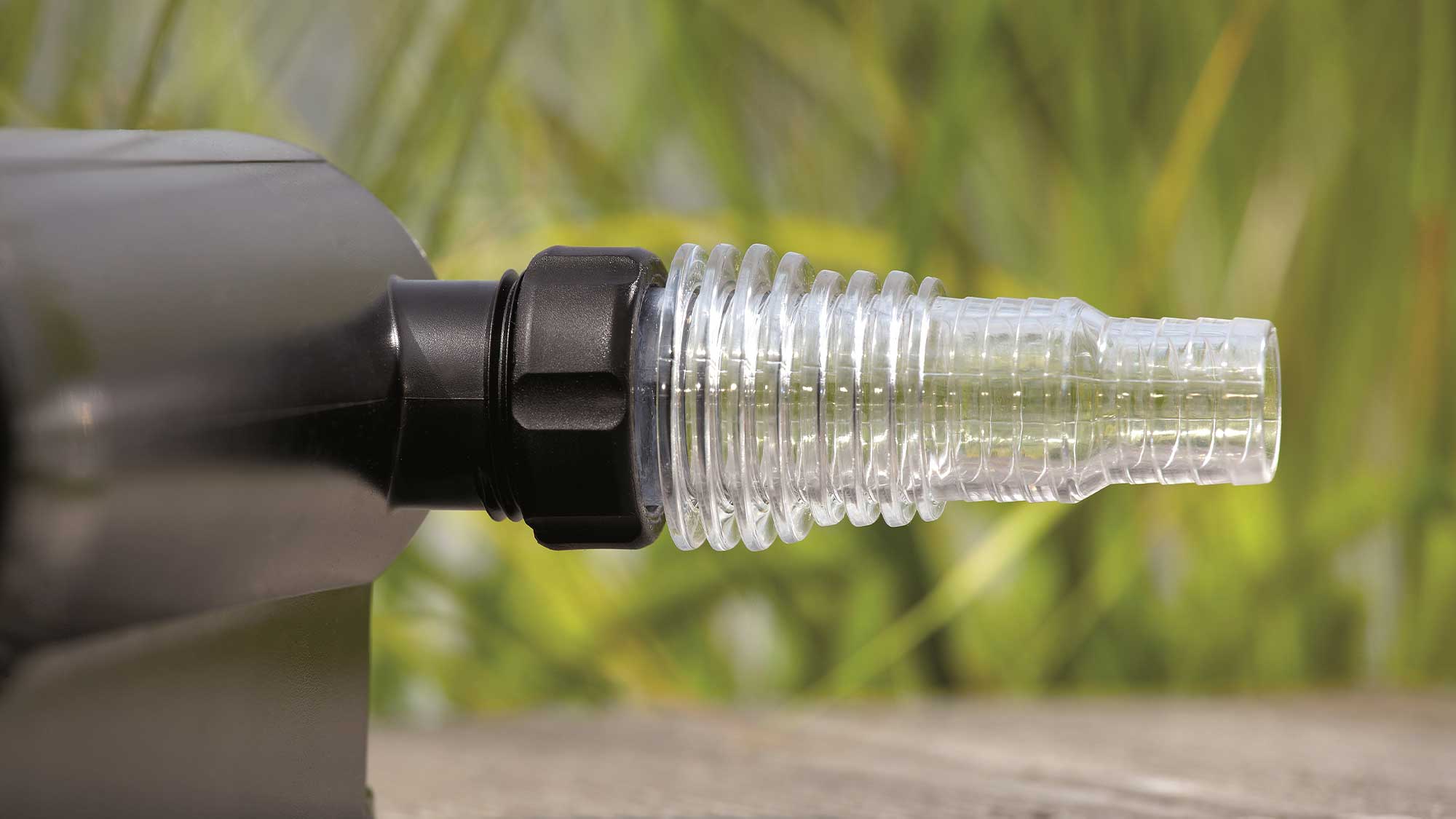 OASE106356-Vitronic11W The Oase Vitronic 11W UV ensures clear water in natural ponds to 10m³ and goldfish ponds up to 5m³ killing algae that causes green water.