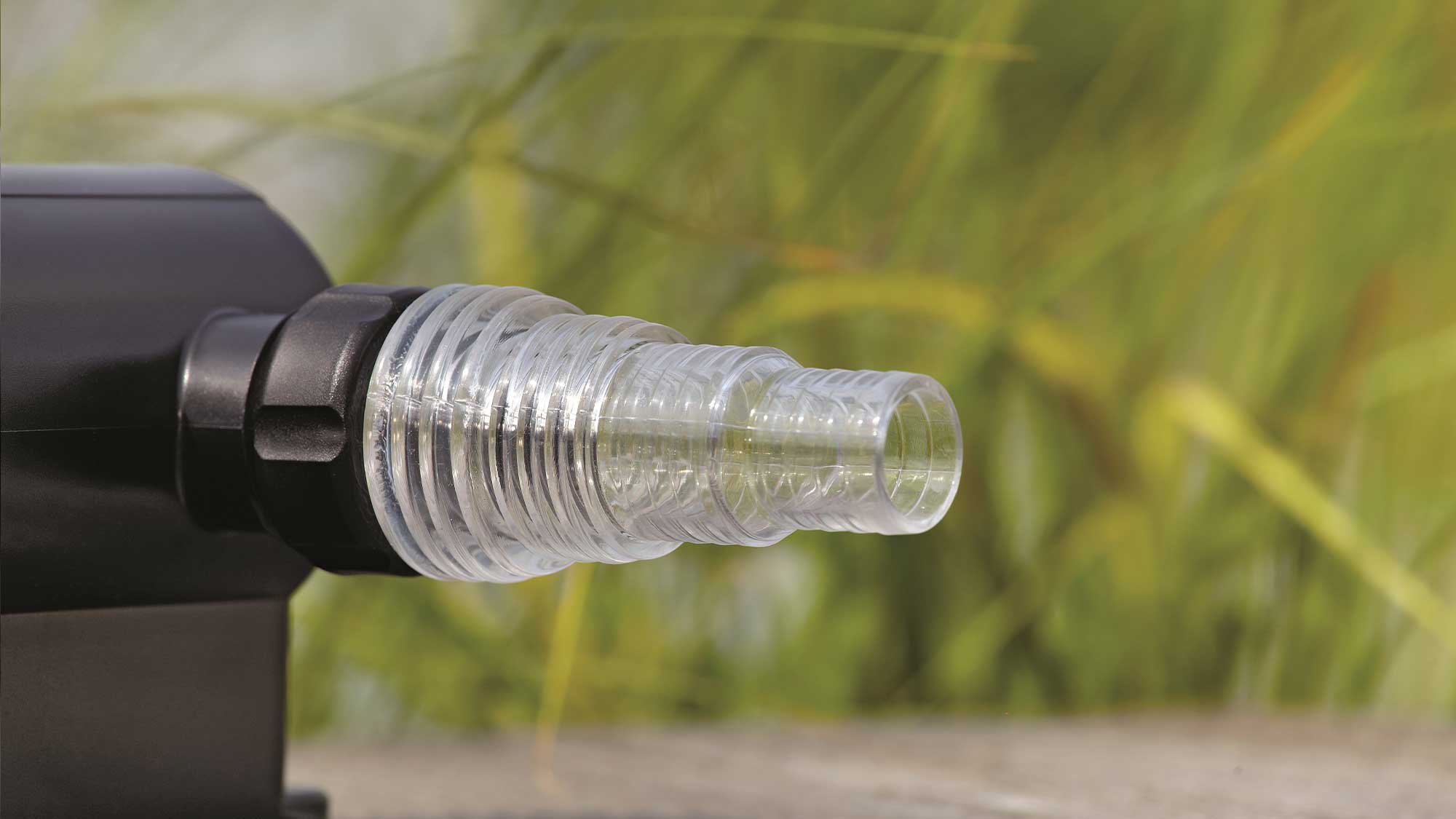 OASE106357-Vitronic11W The Oase Vitronic 11W UV ensures clear water in natural ponds to 10m³ and goldfish ponds up to 5m³ killing algae that causes green water.