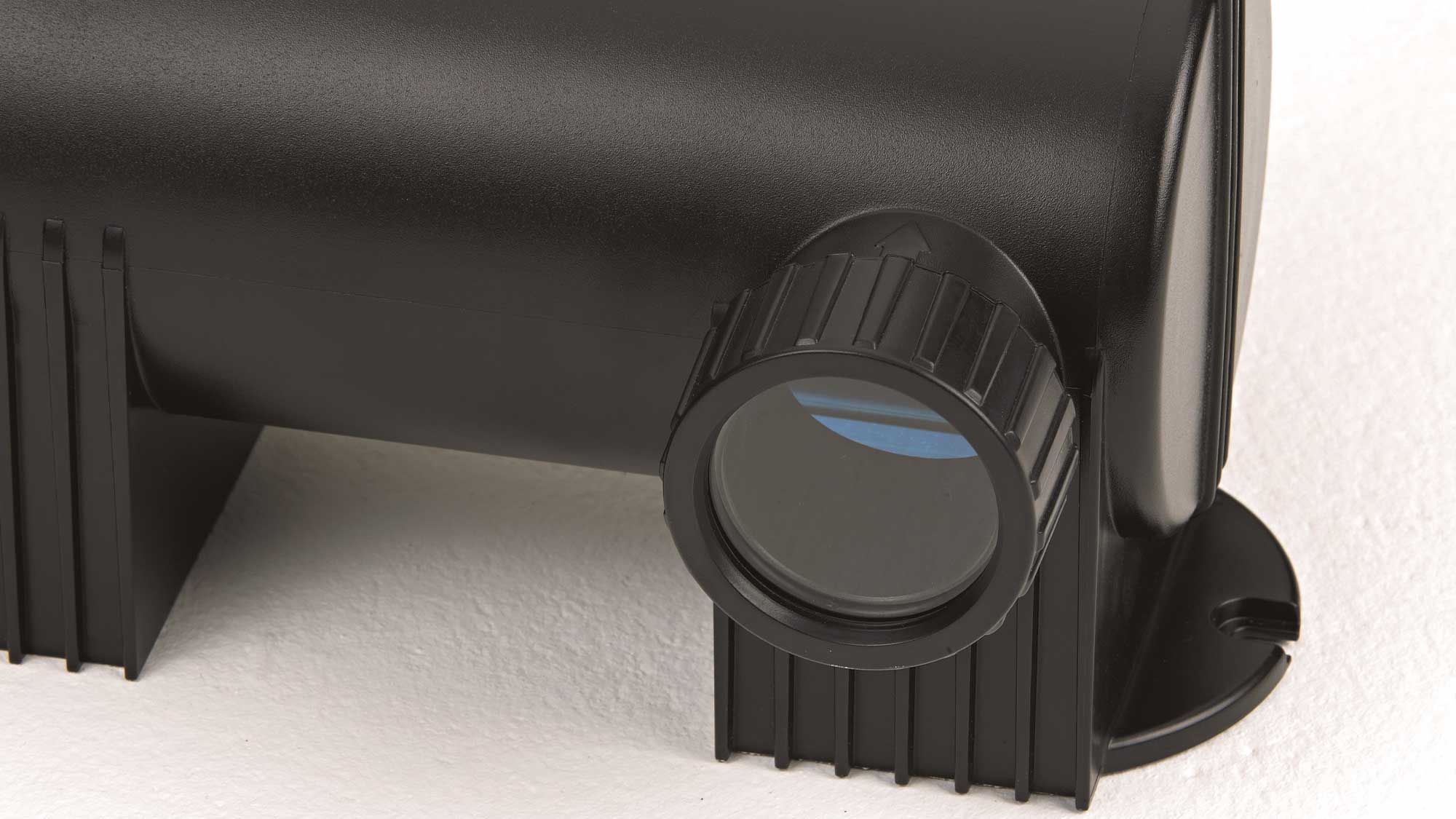 OASE106381-Vitronic36W The Oase Vitronic 36W UV ensures clear water in natural ponds to 40m³ and goldfish ponds up to 20m³ killing algae that causes green water.